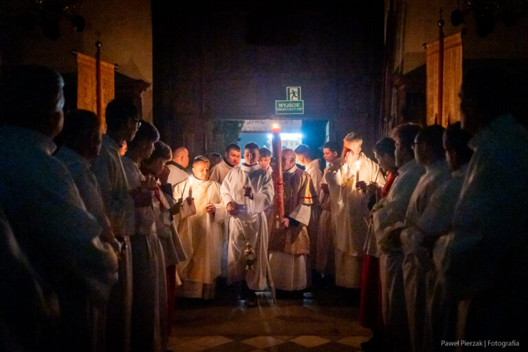 WIELKA SOBOTA I REZUREKCJA 2024