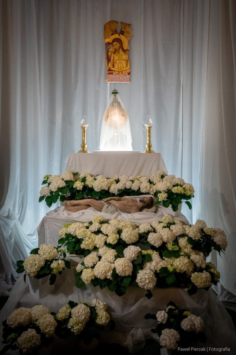 Plan adoracji przy Bożym Grobie – 2025